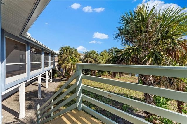 662 E Rocks DR, Sanibel, FL 33957