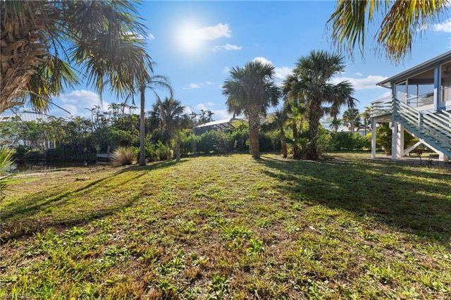 662 E Rocks DR, Sanibel, FL 33957