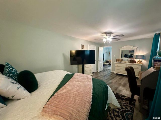 718 17TH Avenue N, Clinton, IA 52732