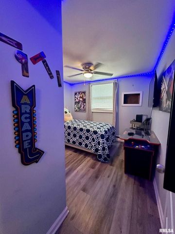 718 17TH Avenue N, Clinton, IA 52732