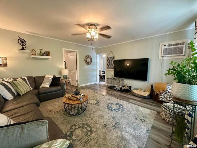 718 17TH Avenue N, Clinton, IA 52732