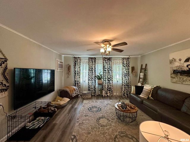 718 17TH Avenue N, Clinton, IA 52732