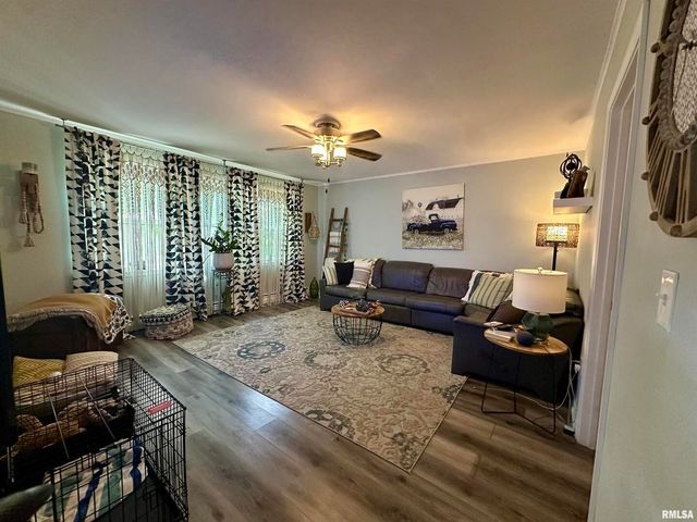 718 17TH Avenue N, Clinton, IA 52732