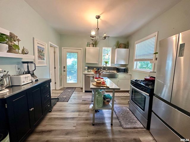 718 17TH Avenue N, Clinton, IA 52732