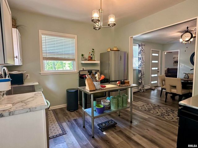 718 17TH Avenue N, Clinton, IA 52732