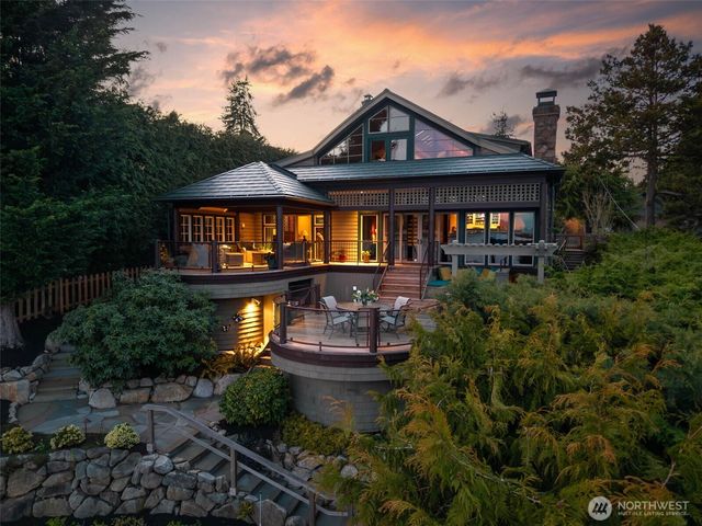 1121 Irene Place NE, Bainbridge Island, WA 98110