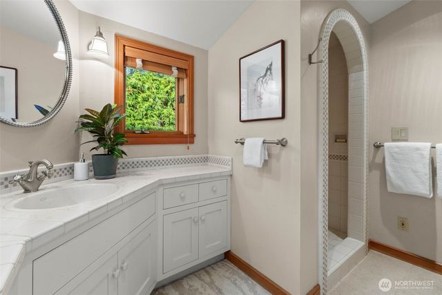 1121 Irene Place NE, Bainbridge Island, WA 98110