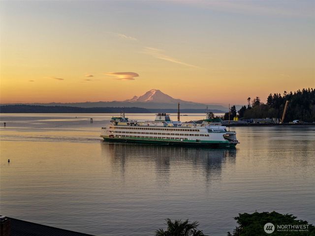 1121 Irene Place NE, Bainbridge Island, WA 98110