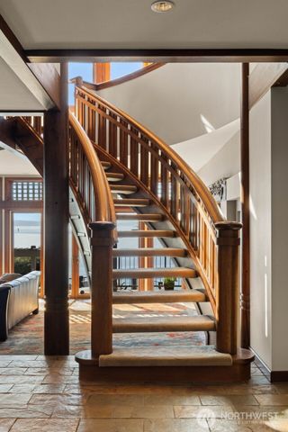 1121 Irene Place NE, Bainbridge Island, WA 98110
