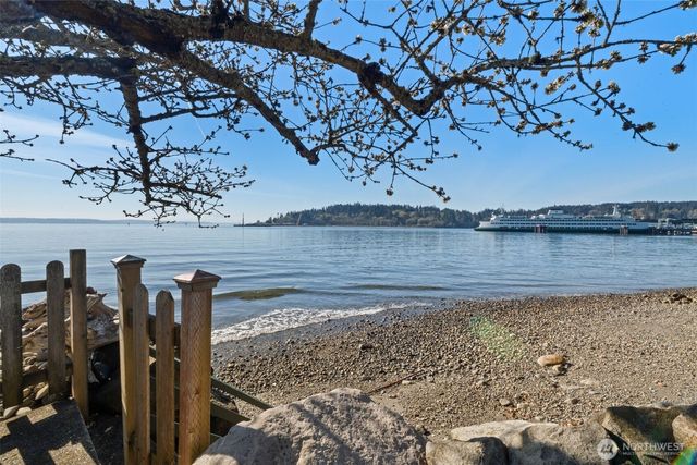 1121 Irene Place NE, Bainbridge Island, WA 98110