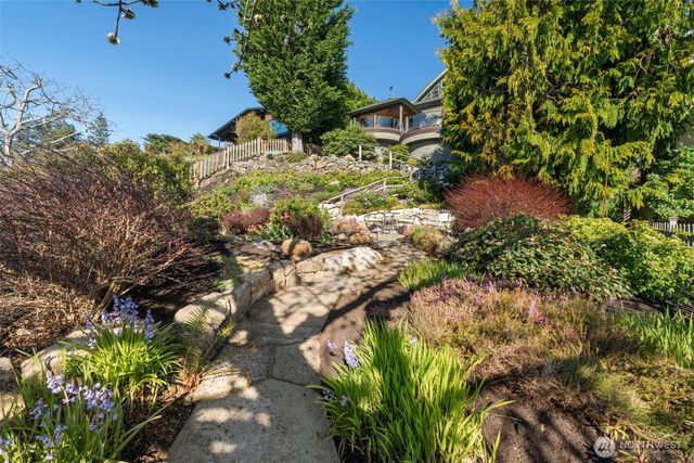 1121 Irene Place NE, Bainbridge Island, WA 98110