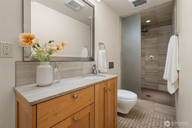 1121 Irene Place NE, Bainbridge Island, WA 98110