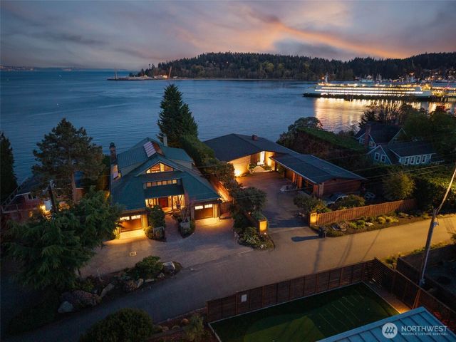 1121 Irene Place NE, Bainbridge Island, WA 98110