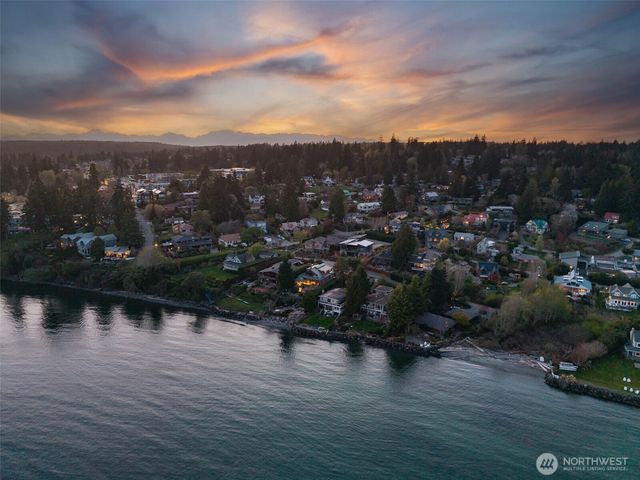 1121 Irene Place NE, Bainbridge Island, WA 98110