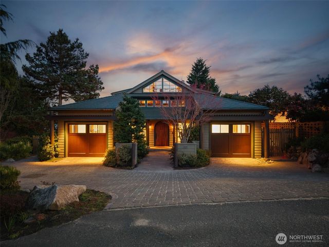 1121 Irene Place NE, Bainbridge Island, WA 98110