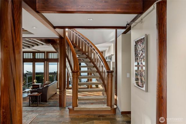 1121 Irene Place NE, Bainbridge Island, WA 98110