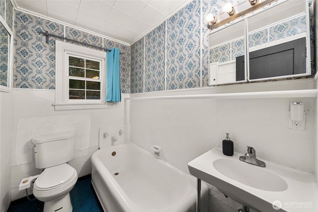 12027 10th Avenue S, Seattle, WA 98168