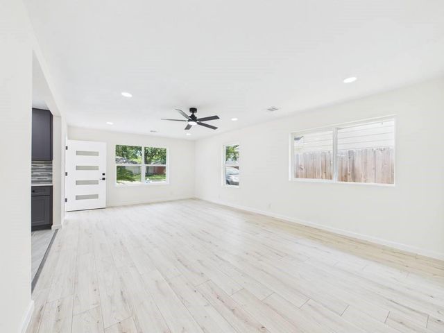 5025 De Milo Drive, Houston, TX 77092