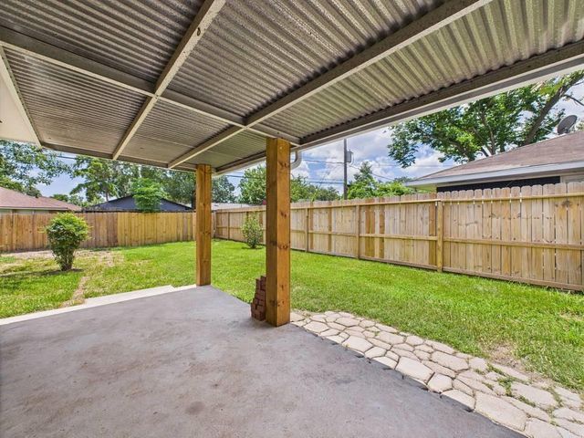 5025 De Milo Drive, Houston, TX 77092