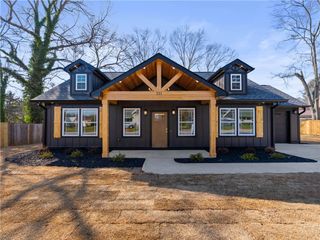 111 W 2nd Street, Williamston, SC 29697