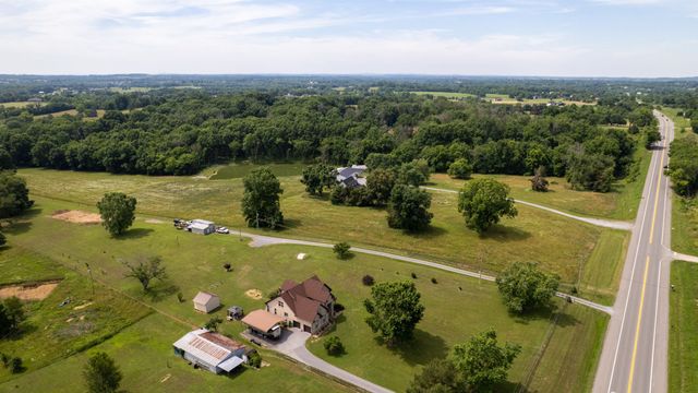 3128 31E Hwy, Bethpage, TN 37022
