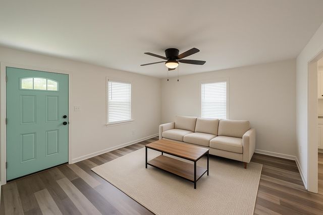 11 W ROLLINS RD, Memphis, TN 38109