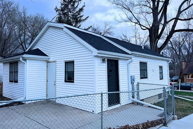 319 S Franklin Avenue, Ames, IA 50014