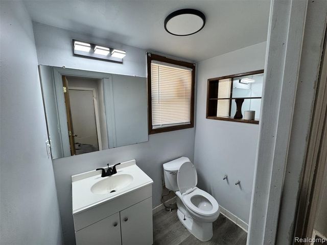 15616 E 7 Mile Road, Detroit, MI 48205