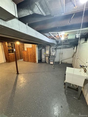 15616 E 7 Mile Road, Detroit, MI 48205