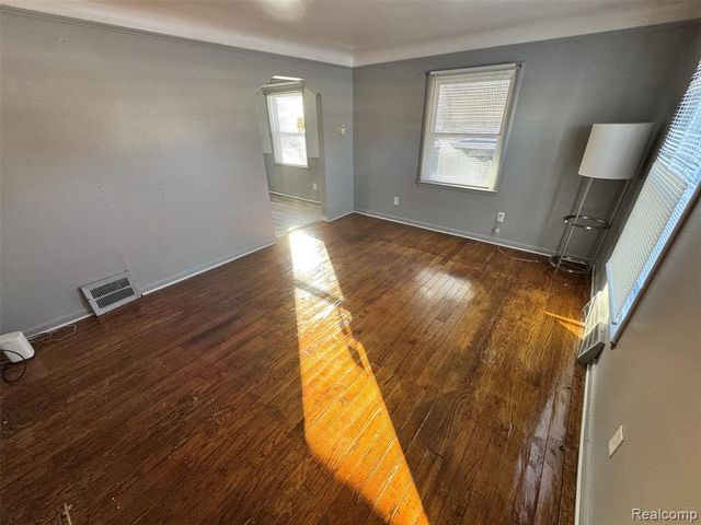 15616 E 7 Mile Road, Detroit, MI 48205