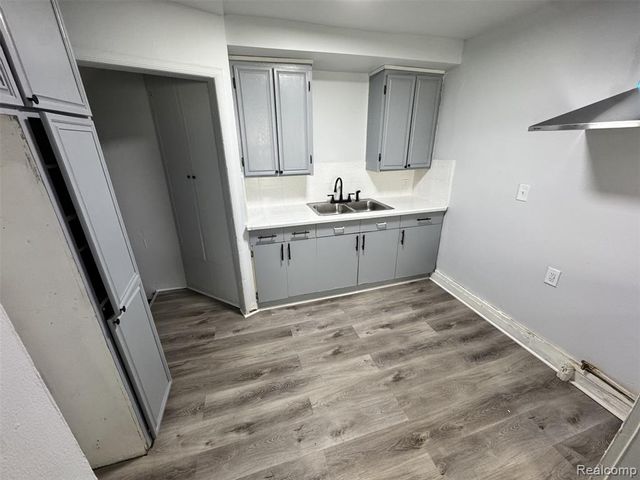 15616 E 7 Mile Road, Detroit, MI 48205