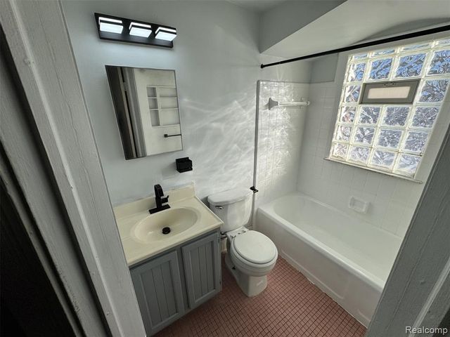 15616 E 7 Mile Road, Detroit, MI 48205