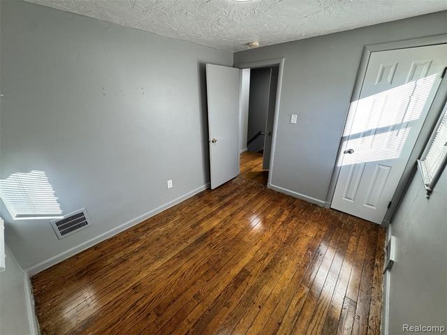 15616 E 7 Mile Road, Detroit, MI 48205