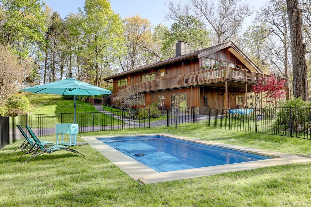 380 Long Ridge Road, Pound Ridge, NY 10576
