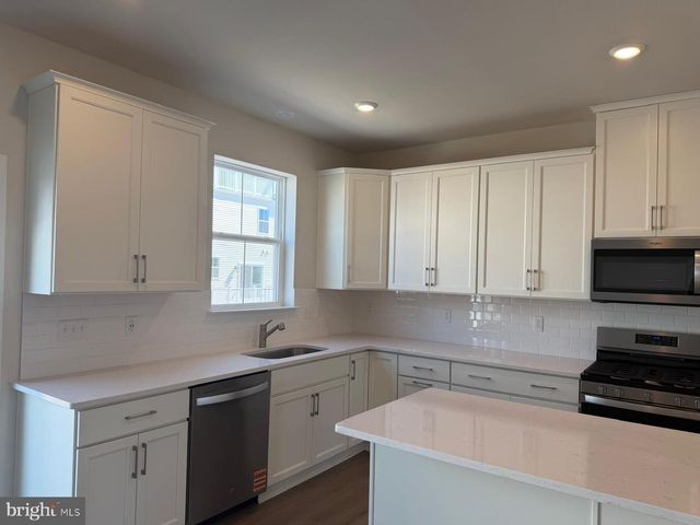 33 EAST FRONT STREET, Bridgeport, PA 19405