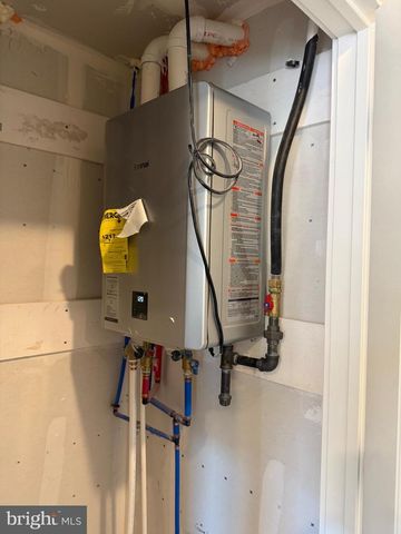 33 EAST FRONT STREET, Bridgeport, PA 19405