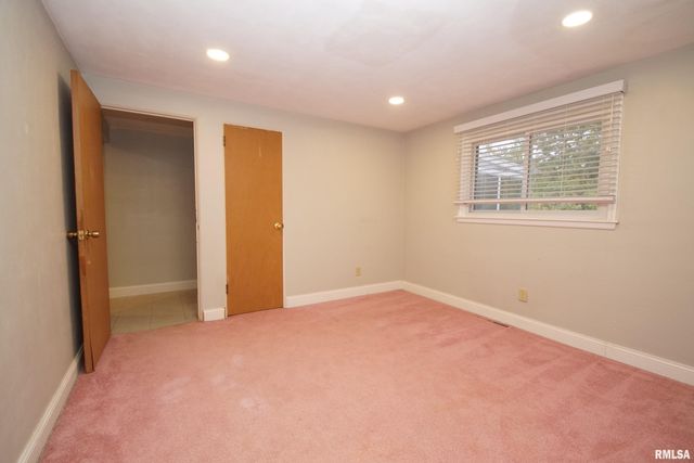 2833 SUSAN Curve, Peoria, IL 61615