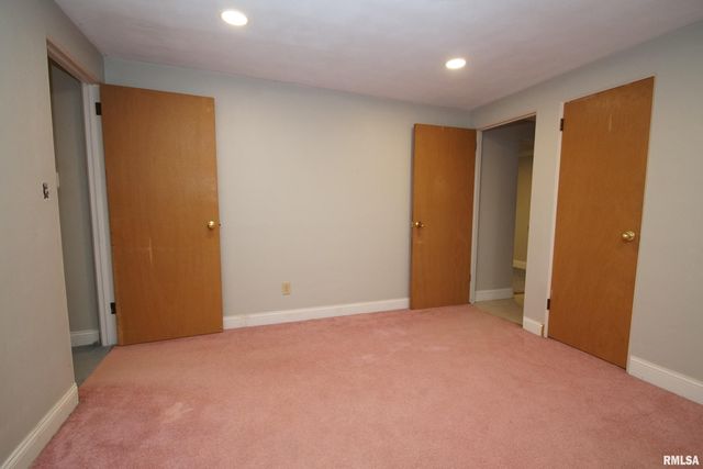 2833 SUSAN Curve, Peoria, IL 61615