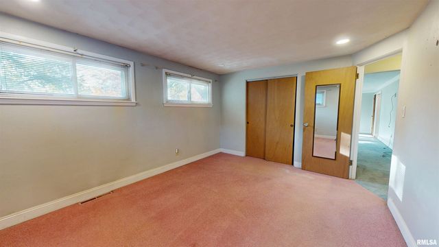 2833 SUSAN Curve, Peoria, IL 61615