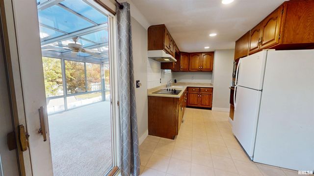 2833 SUSAN Curve, Peoria, IL 61615