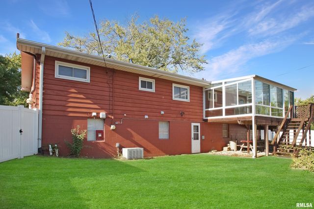 2833 SUSAN Curve, Peoria, IL 61615