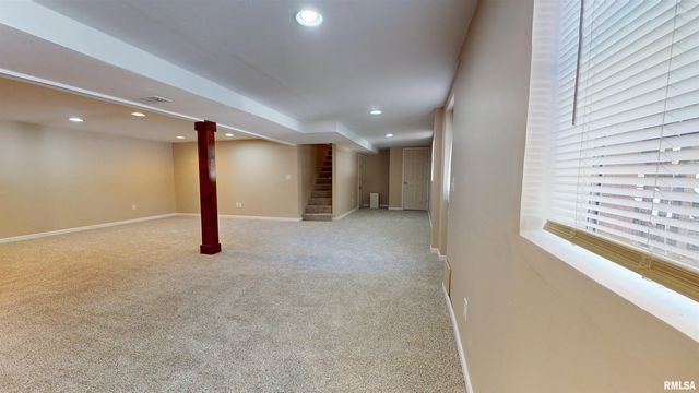 2833 SUSAN Curve, Peoria, IL 61615