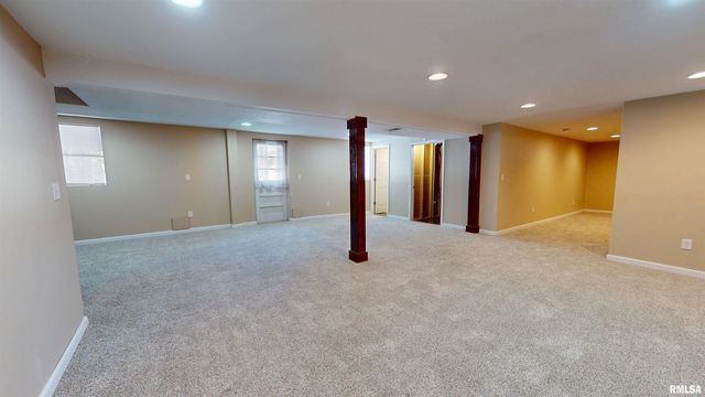 2833 SUSAN Curve, Peoria, IL 61615