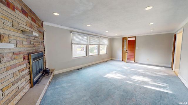 2833 SUSAN Curve, Peoria, IL 61615