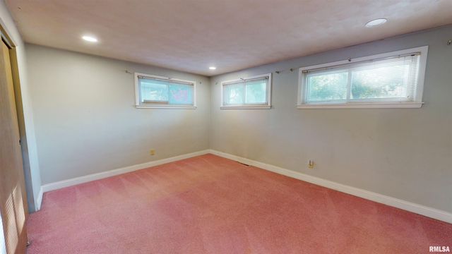 2833 SUSAN Curve, Peoria, IL 61615