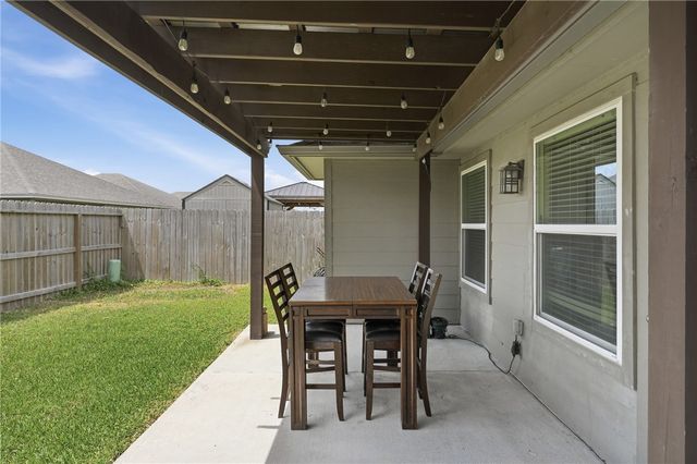 7526 Loyd Neal Dr, Corpus Christi, TX 78414