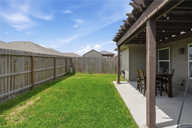 7526 Loyd Neal Dr, Corpus Christi, TX 78414