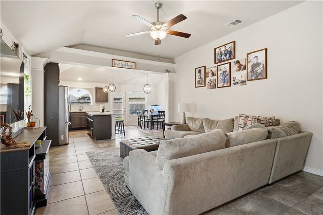 7526 Loyd Neal Dr, Corpus Christi, TX 78414