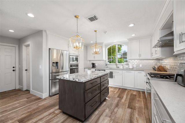 11706 Edgewater Court, Montgomery, TX 77356