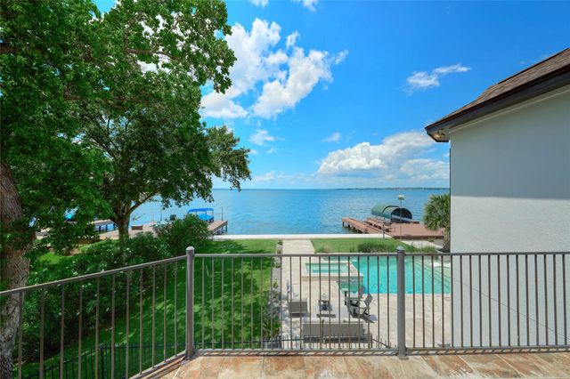 11706 Edgewater Court, Montgomery, TX 77356